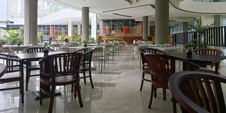 6 Space-Saving Compact Café Furniture Pieces That Will Enhance Your Business