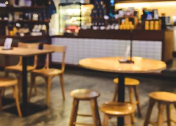 How to Choose the Best Wooden Café Chairs for Comfort and Style