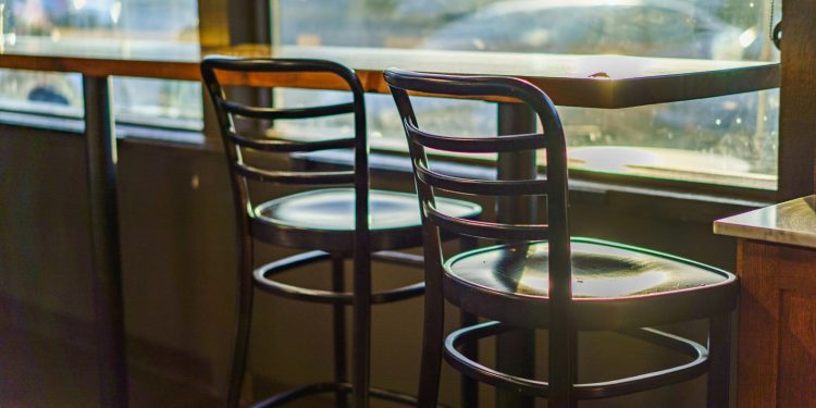 Wooden Café Chairs: Combining Classic Elegance with Modern Design