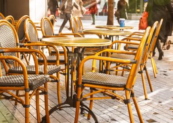 7 Outdoor Café Furniture Ideas to Attract Customers Year-Round