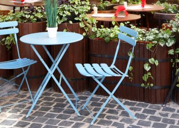 6 Benefits of Stackable Café Chairs for Small and Large Cafés
