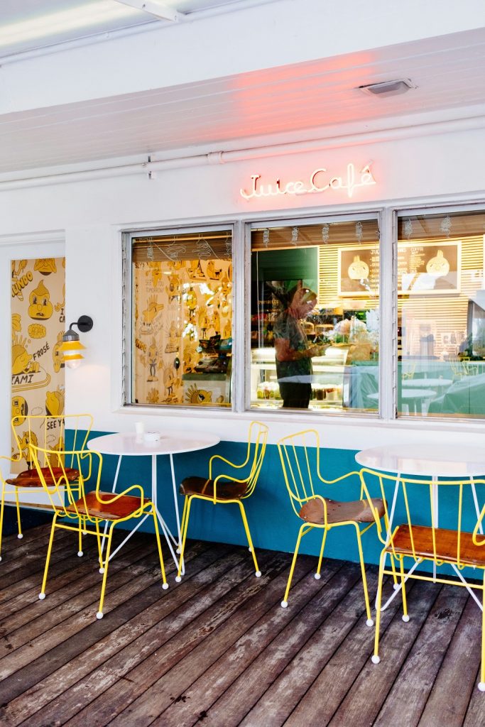 outdoor cafe furniture