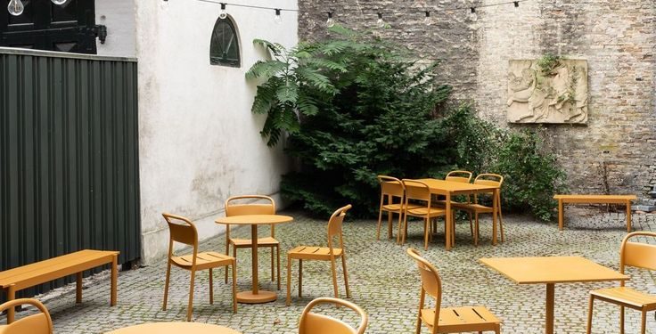 10 Trendy Bar and Café Seating Ideas for a Stylish Look