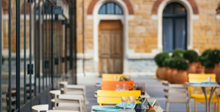 10 Trendy Bar and Café Seating Ideas for a Stylish Look