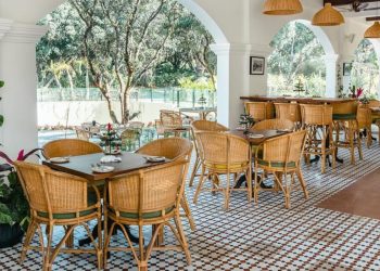 How to Add Stylish Vintage Café Furniture to Your Coffee Shop