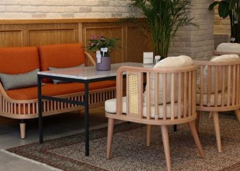 Achieve the Perfect Look with Café Tables and Chairs