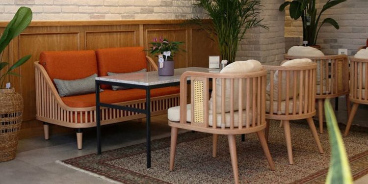 Achieve the Perfect Look with Café Tables and Chairs